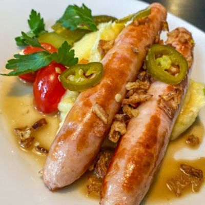 Баварские колбаски с мясным соусом