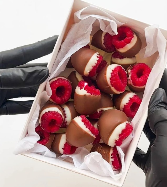 Набор свежая малина в шоколаде "Малина Киндер"