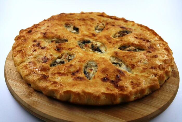 Осетинский пирог с кур. сыр. и грибами 1
