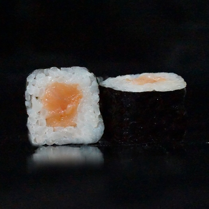 Маки с лососем 8 шт, 140 гр.