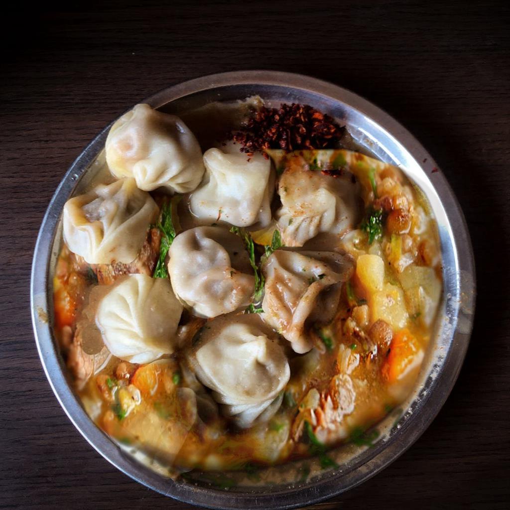 Пельмени от бабы Моти в грибном бульоне