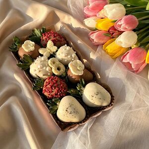 Клубника в шоколаде, коробочка "Классика" на 8 ягод