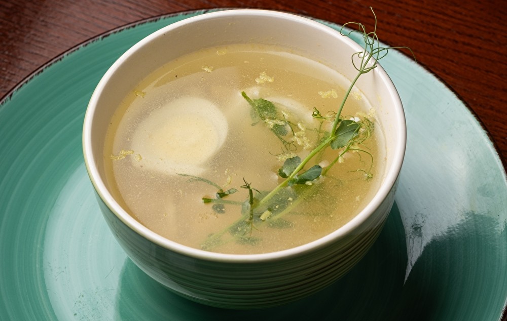 Бульон куриный с яйцом