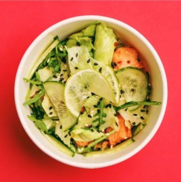 Салат с семгой на гриле