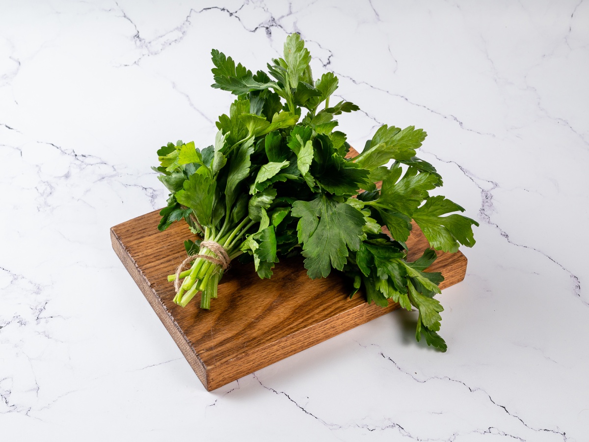 Петрушка свежая