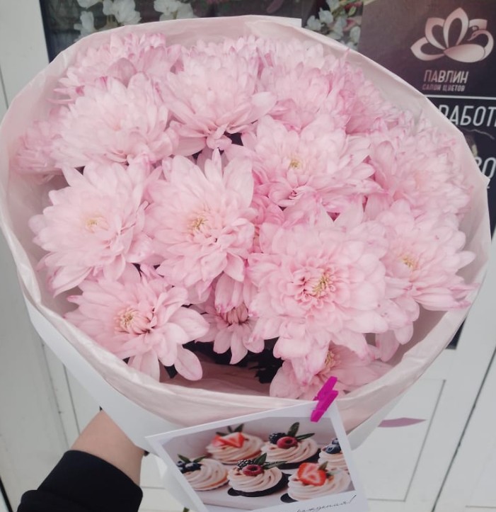 Букет розовой набивной хризантемы