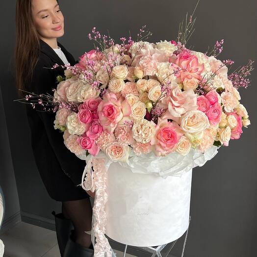 Огромный короб французские розы пионовидных роз