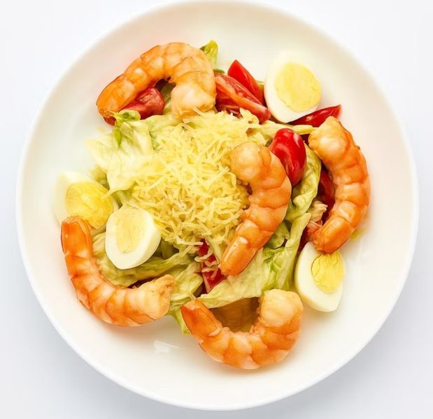 Салат Цезарь с креветками