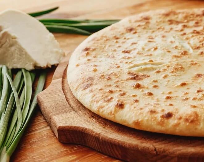 Пирог с сыром и зеленым луком (550 гр)