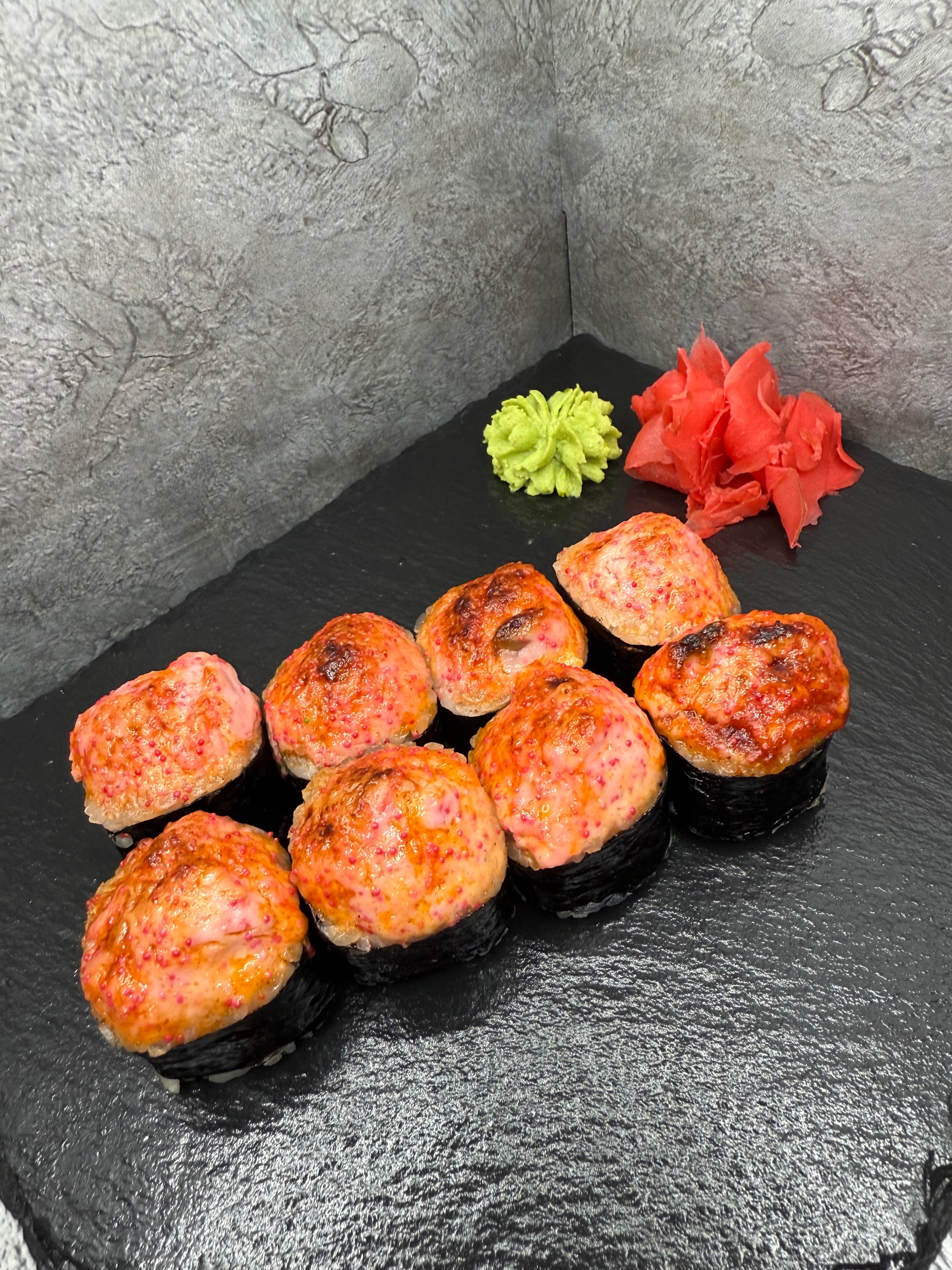 Угорь с лососем