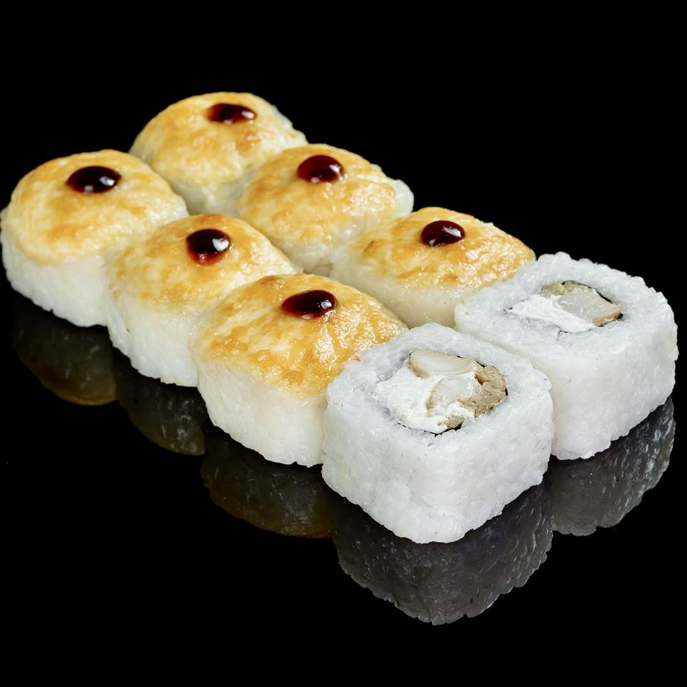 Запеченный ролл с курицей терияки