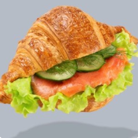 Круассан с красной рыбой