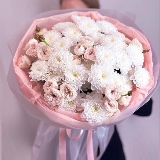 Нежный букет в фирменной упаковке