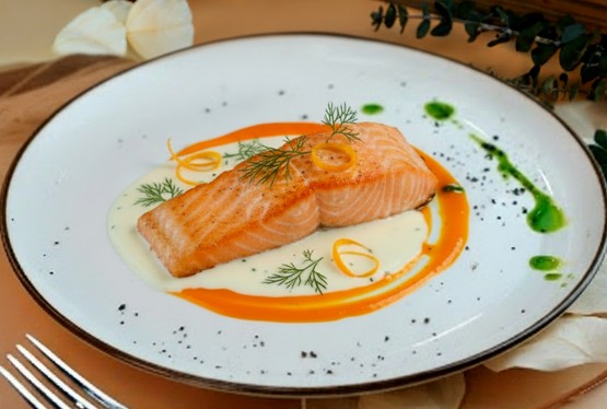 Лосось под сливочным и апельсиновым соусом