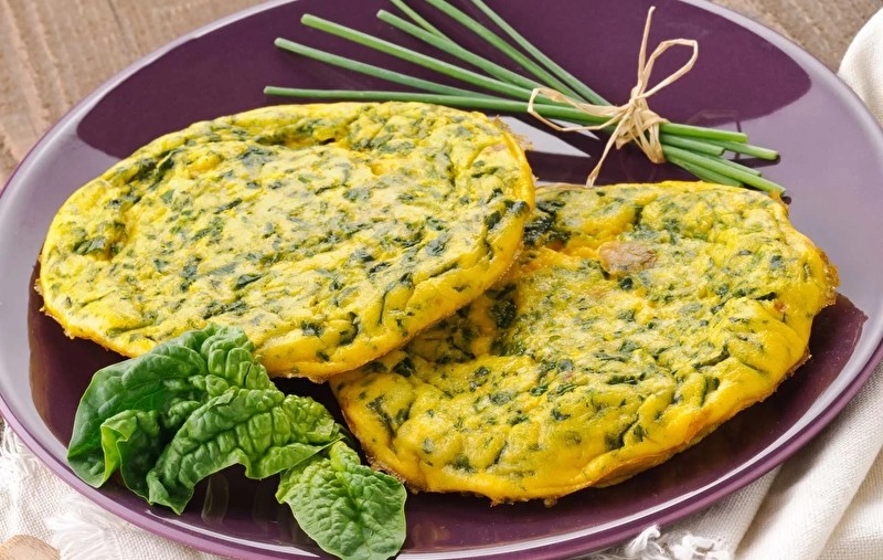 Омлет с сыром и зеленью
