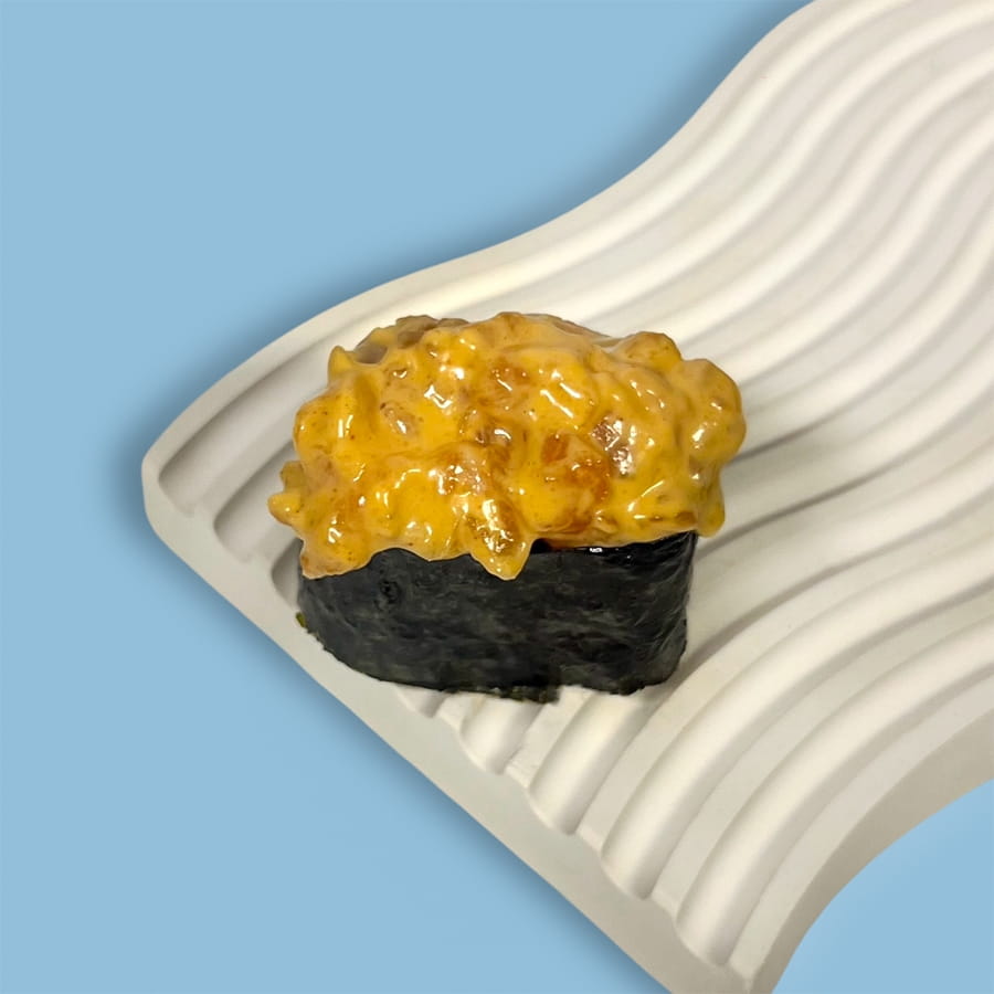 Гункан с лососем спайси