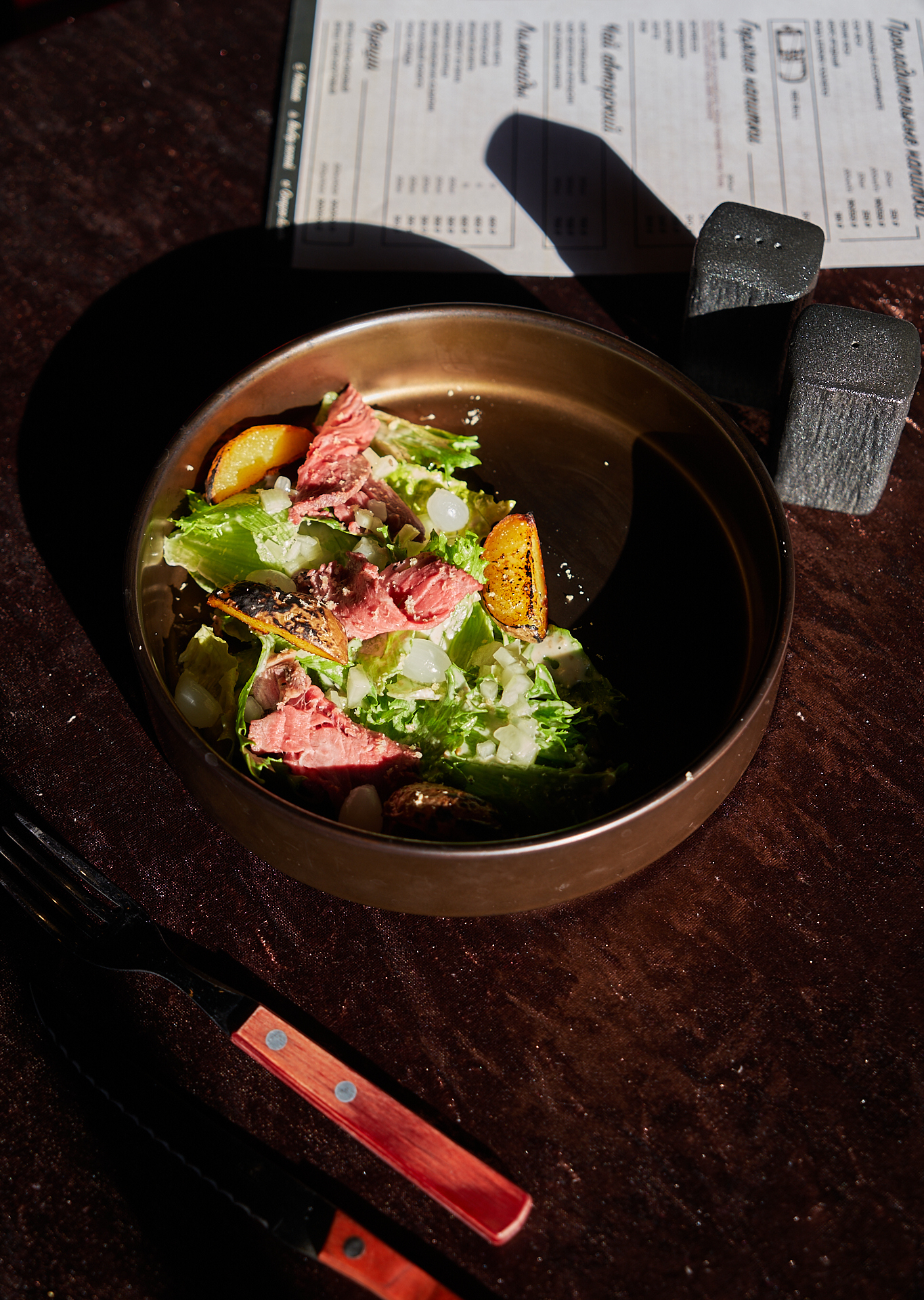 Салат с ростбифом