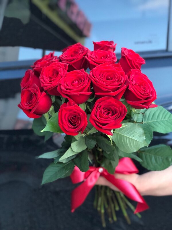 Букет из 15 алых роз