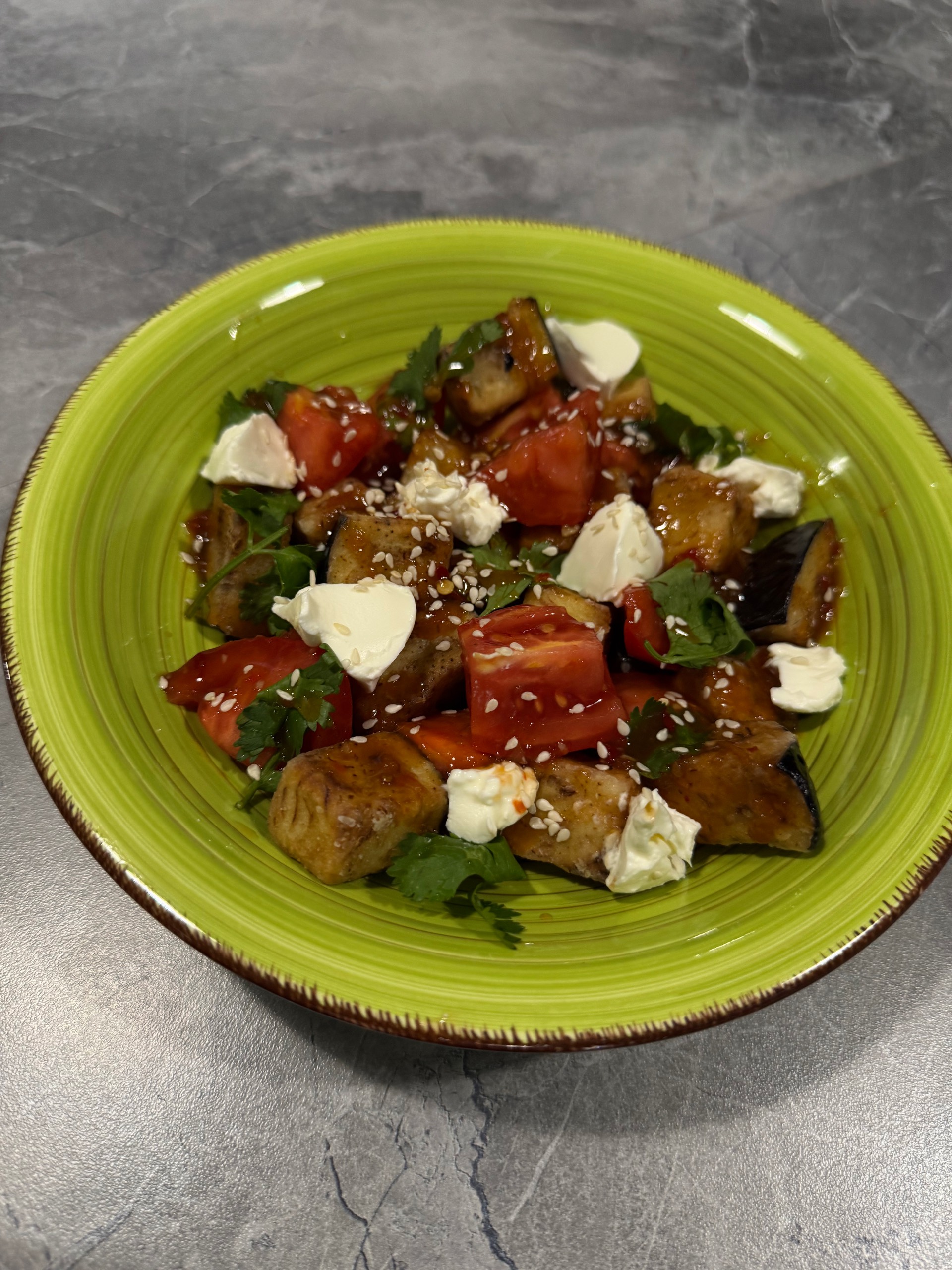 Салат с хрустящими баклажанами