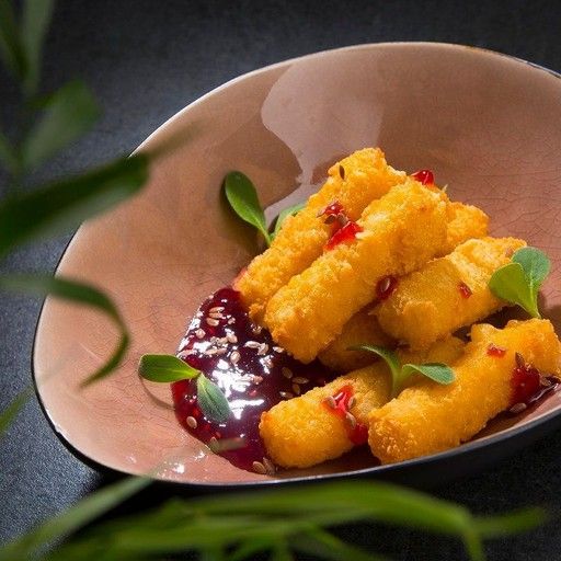 Сырные палочки с чесночным соусом