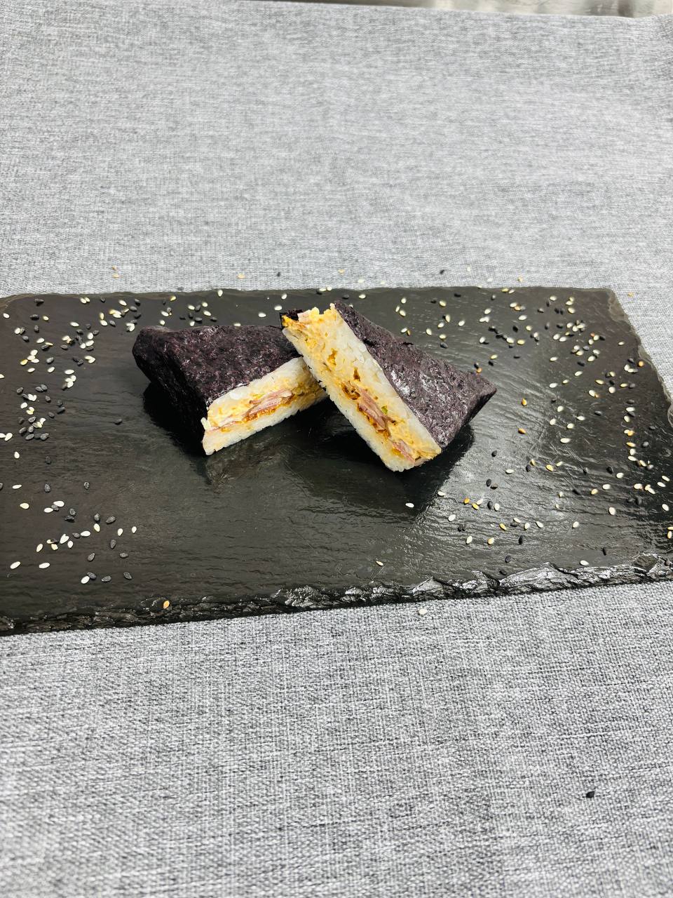 Онигири с беконом