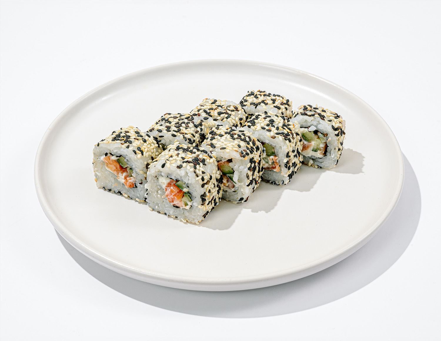 Ролл Филадельфия в кунжуте