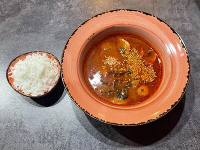 Том ям с морепродуктами