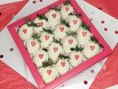 Клубника в белом шоколаде Рафаэлло