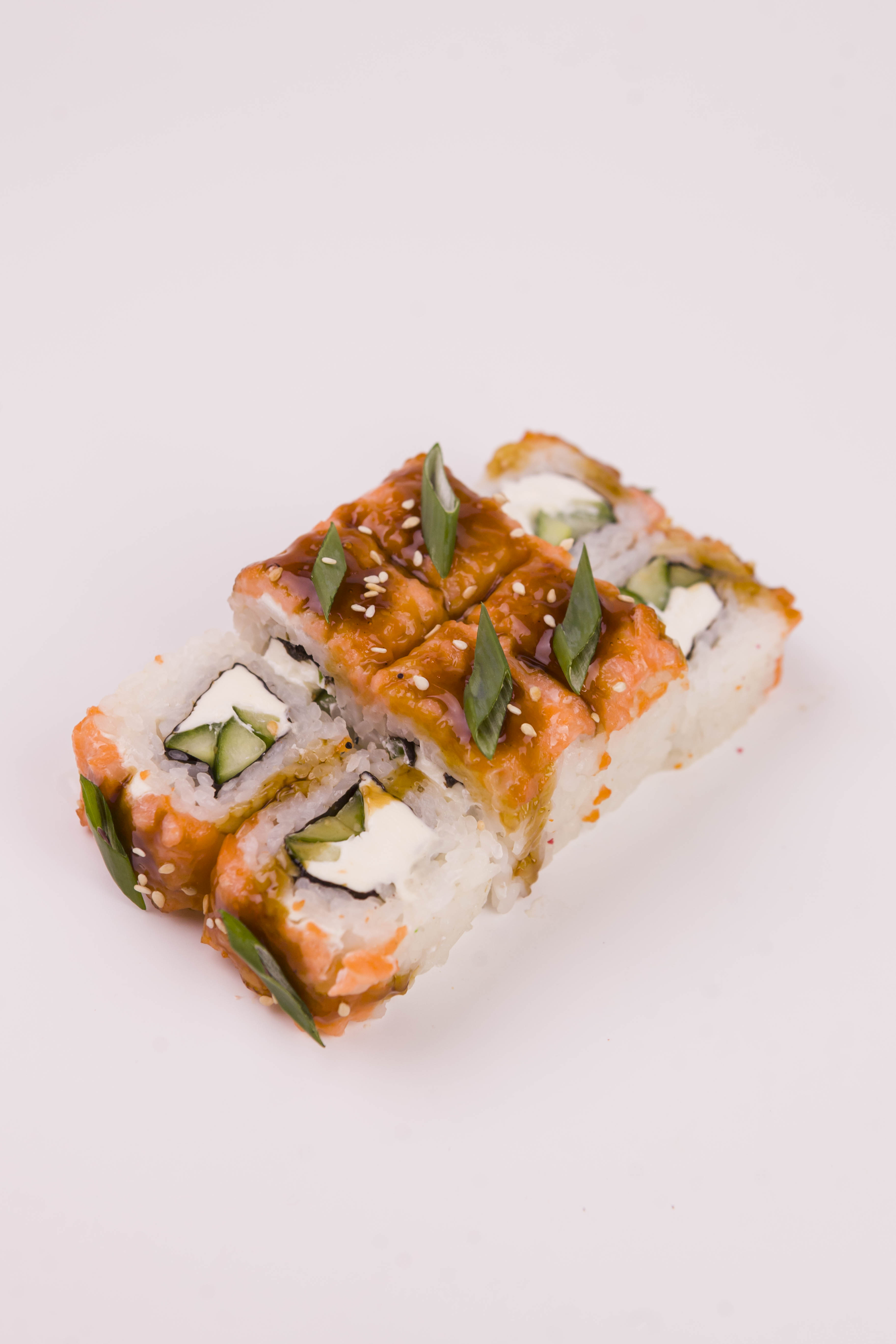 Ролл Дракон Лосось