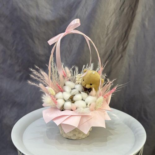 Букет из сухоцветов с игрушкой в корзинке (с2139)