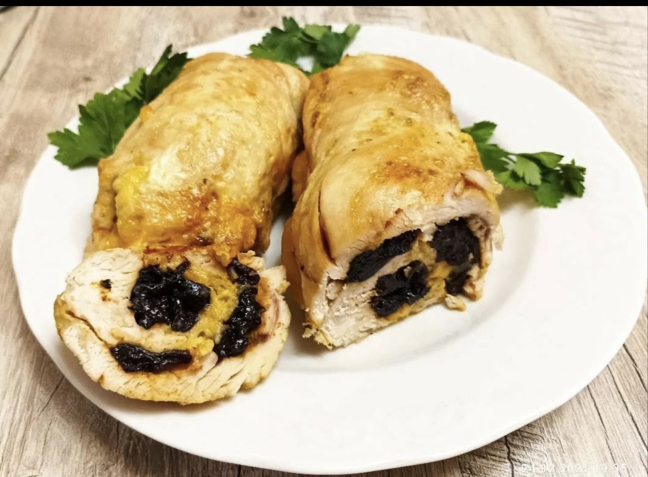 Куриный рулет с черносливом 