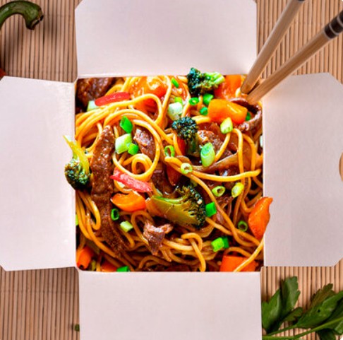 Wok по-гавайски с говяд. и и яичной лапшой