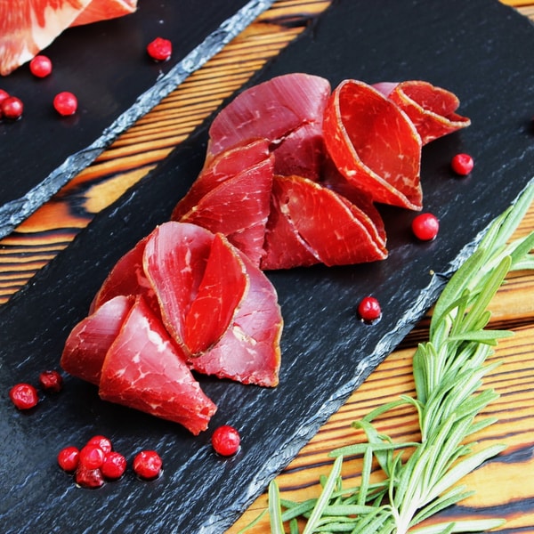 Телятина сыровяленая