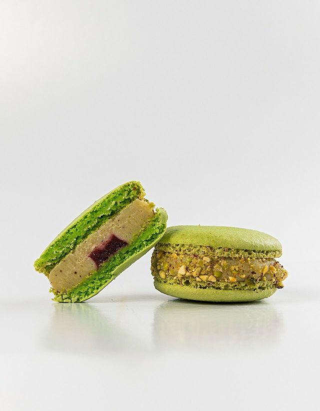 Макарон «Фисташка-малина»