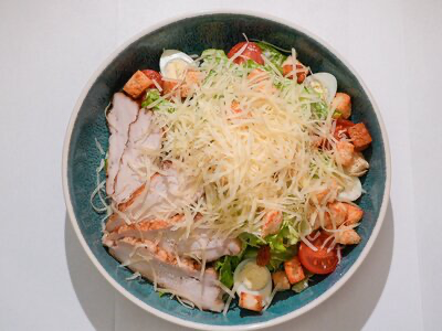 Салат Цезарь с курицей