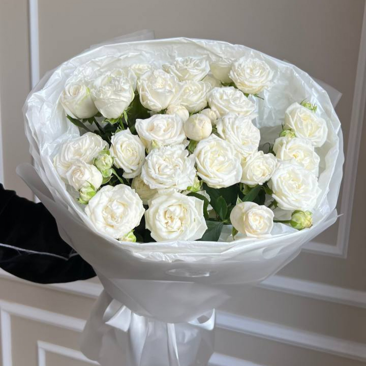 Моно букет из пионовидных кустовых роз (предзаказ)