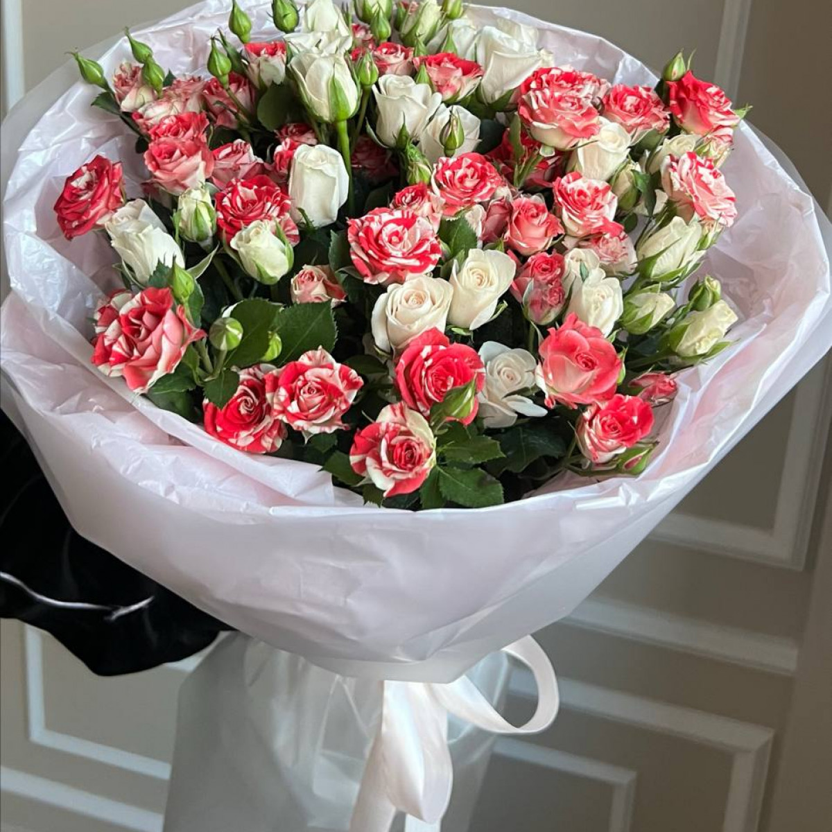 Моно букет из кустовых роз 55 (предзаказ)