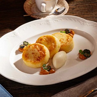 Кремовые сырники с лимонным ганашем и муссом из варёнки