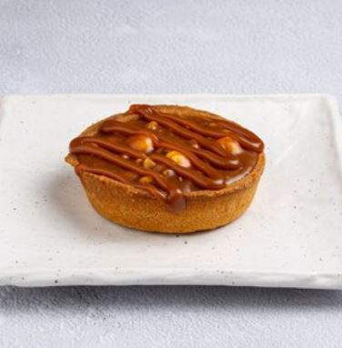 Песочная корзиночка с карамелью и орехами