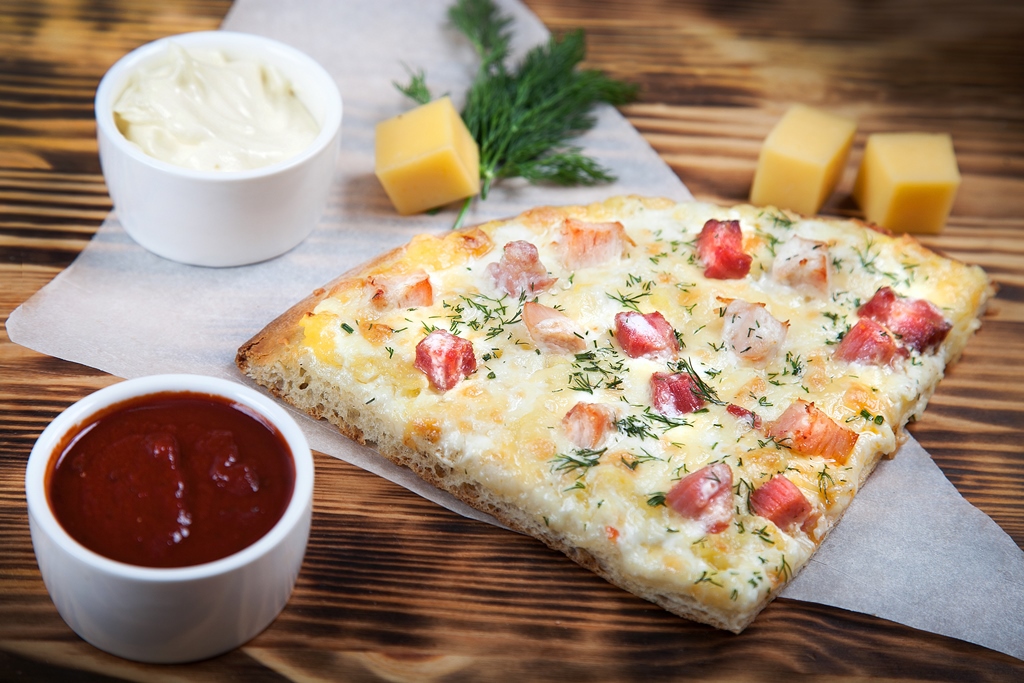 Пицца "Деревенская" с курочкой и беконом