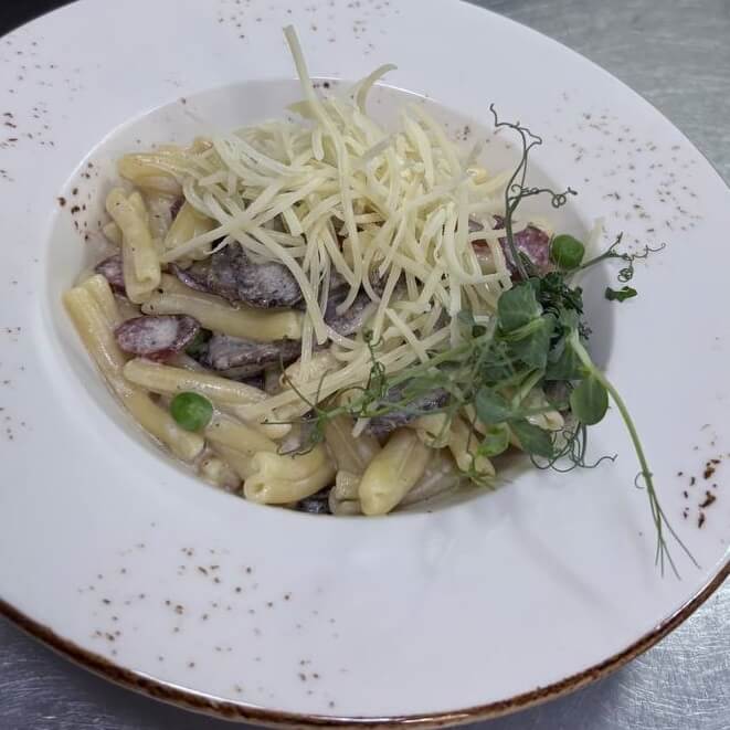 Казаречче с подкопч. уткой и колбасками