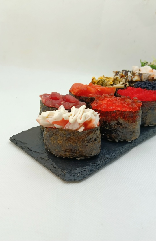 Гункан с крабом