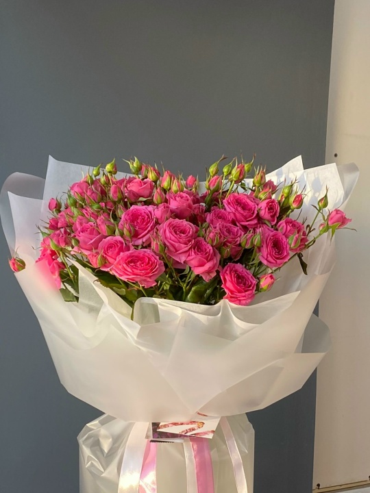 Букет из кустовых пионовидных роз