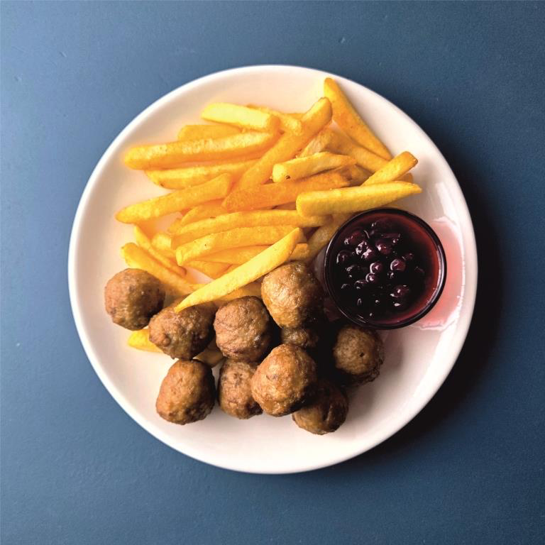 Фрикадельки шведские с картофелем фри