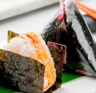 Онигири Нежный Лосось