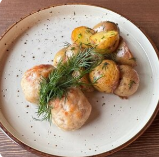 Биточки куриные с молодым картофелем