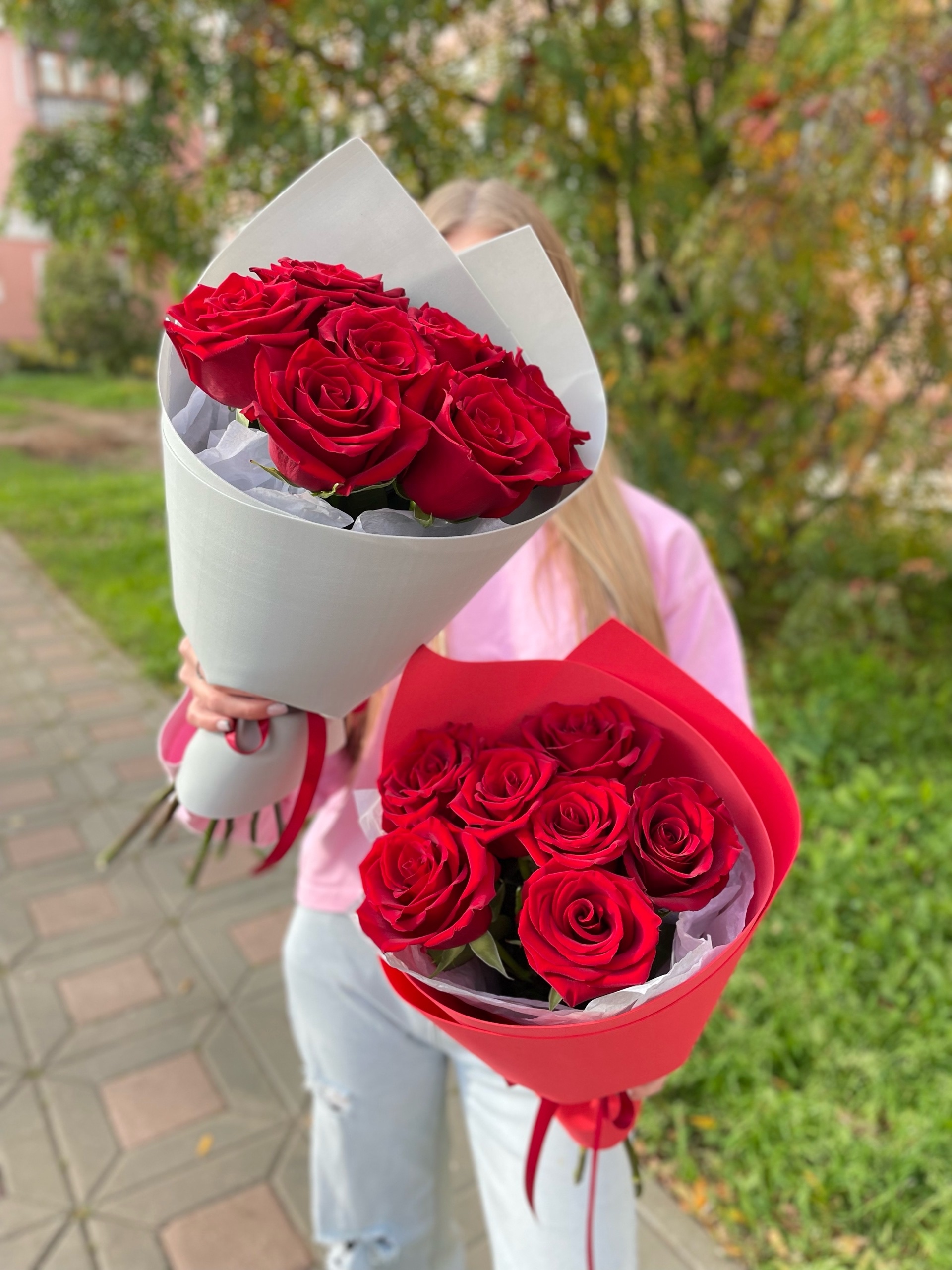 7 роз в оформлении