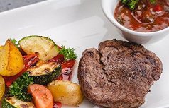 Филе миньон из говядины с овощами