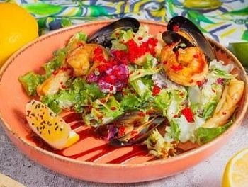 Салат с морепродуктами