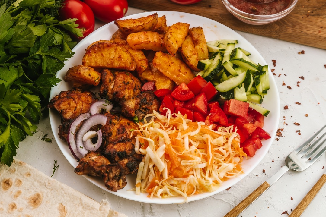 Шашлык из курицы с гарниром